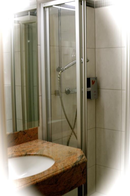 Hotel - Reweschnier Kusel Chambre photo